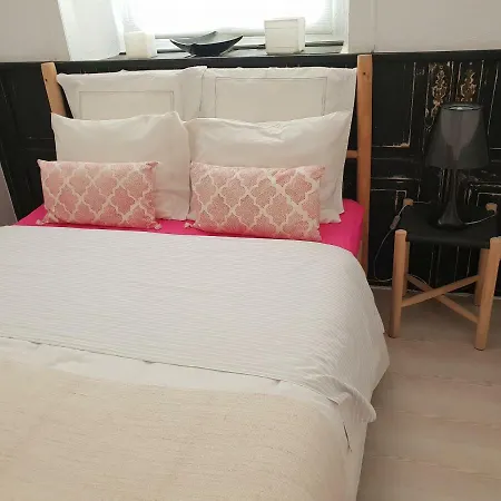 Δωμάτια σε οικογενειακή κατοικία Old Charming House *